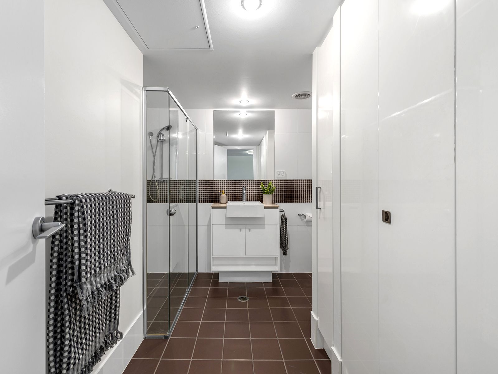 UNDER CONTRACT- INSPECTIONS SUPSENDED - Spacious apartment, Close to everything!